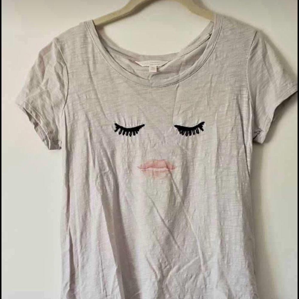 grey short sleeve